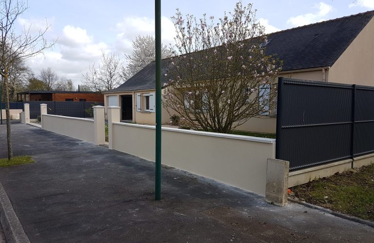 Création d'un muret avec 4 piliers enduits pour portail et portillon