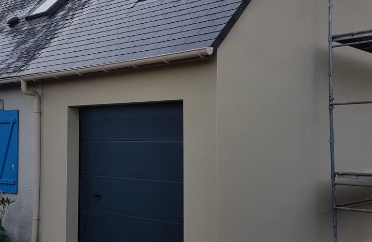 Réalisation d'un enduit sur la création d'un garage