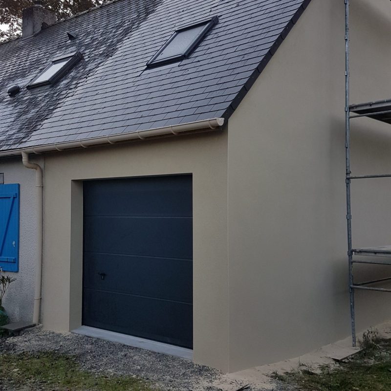 Réalisation d'un enduit sur la création d'un garage